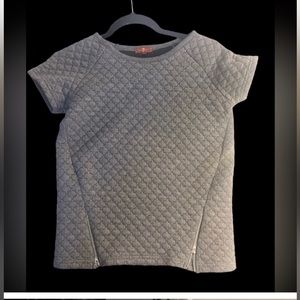🔥🔥 7 For All Mankind -GIRLS LARGE Asymmetrical quilted s/s top gray,$2/25 item